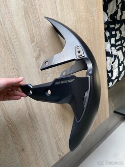 Prodám přední blatník – Honda CB125R 2020 - 5