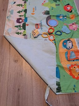 Dětská deka Fisher Price se 4 hračkami na zavěšení - 5