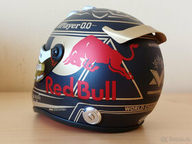Predám Max Verstappen 2023 Red Bull F1 majstrovská helma 1:2 - 5
