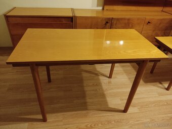 Set retro nábytku - skříň, vitrína, prádelník a stoly - 5