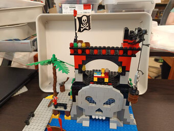 LEGO Pirates 6279 Skull Island - 5
