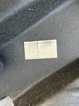 e36 sedan kufr interier, koberce, vypln kufru - 5