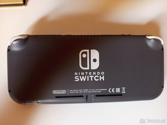 Nintendo Switch lite v krásném stavu - 5