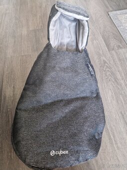 Cybex spring blossom cloud Z i-size + fusak - 5