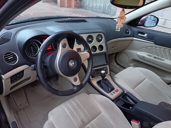 Prodám Alfa Romeo 2.2i - 5