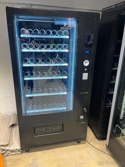 Prodám prodejní automat značky Vendo Sanden - 5
