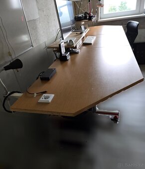 Speciální el. polohovací pracovní stůl - 5