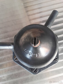 Wartburg - benzínová pumpa, kryt termostatu,spínací skříňka - 5