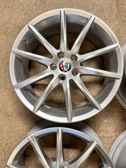 5x110 R19 ORIG. Alfa Romeo Stelvio - TOP STAV - 5