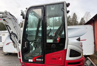 Rypadlo Takeuchi TB 250-2 - 5