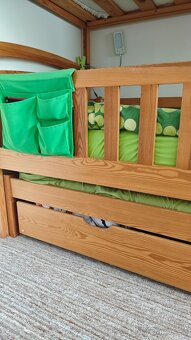 Patrová postel z masívu - 3 lůžka - 5