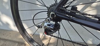 Velmi lehké silniční kolo, vše z karbonu, rám M, SRAM RED - 5