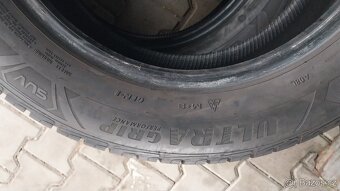Prodám 2 x zimní pneu Goodyear 215/65/17 - 5
