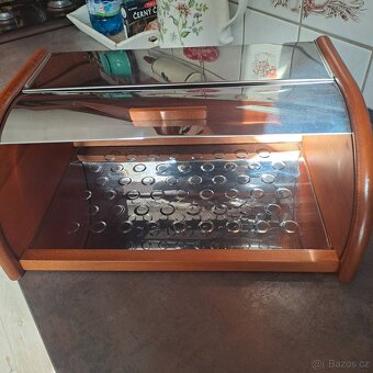 Chlebovka a stojan na noviny - 5