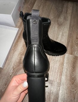Guess 40 - 5