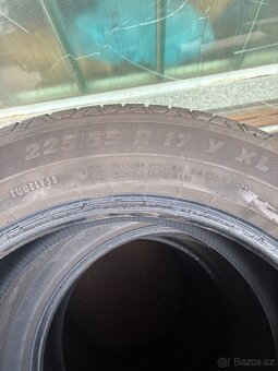 Pneu 225/55/17 - 5