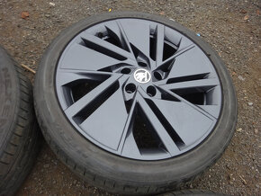 Alu kola Škoda Superb 3 235/40/19 letní 5mm - 5