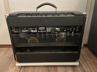Prodám kytarové lampové kombo Laney VC 30-210 - 5