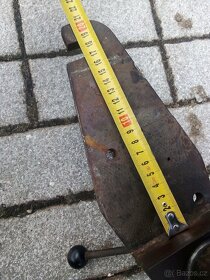 Dílenský svěrák litinový speciální s vysokými čelistmi. - 5