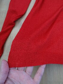 Červený třpytivý svetřík s výstřihem na zádech - 5