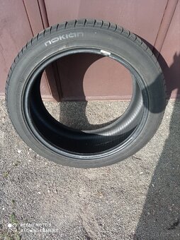 Prodám zimní pneu Nokian 235 x 45 R18 98V XL - 5