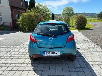 Mazda 2 1.3 rok 2011 - 5
