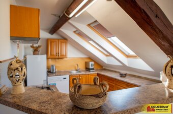 Moravský Krumlov, podkrovní byt 4+1, terasa, zahrada, dílna - 5