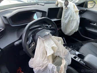 PEUGEOT 208 AUTOMAT AT8 - 5
