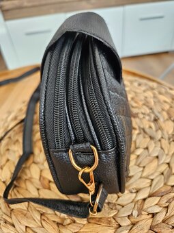 Krásná nová kabelka, tři oddělené kapsy - 5