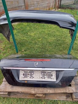 Dveře Mercedes-Benz W211 a víko kufru. - 5