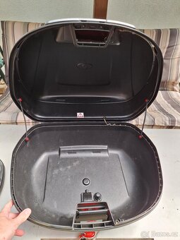 Prodám zadní kufr na motorku top case s plotnou 47l - 5