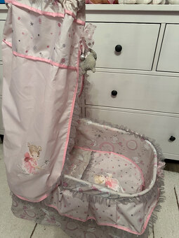 Krásná postýlka s nebesy pro panenky - 5