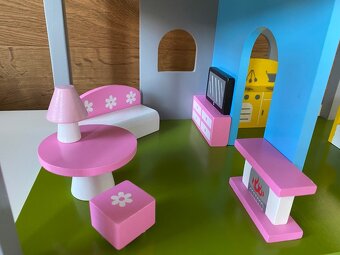 Dřevěný domeček pro panenky - 5