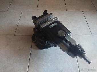 Strojní svěrák výklopný - otočný - 5