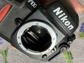 Kinofilmová zrcadlovka Nikon F100 - 5