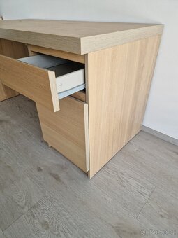 Psací stůl 140 x 65 MALM IKEA - bíle mořený dub + KOMODA - 5
