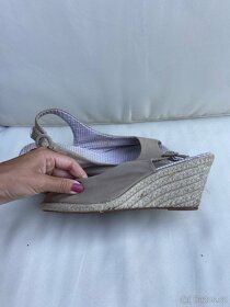 Krásné sandály Tommy Hilfiger na platforme (39) - 5