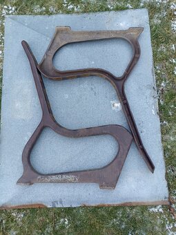 Litinové nohy k lavičce - 5