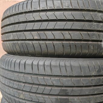 Prodám 4 ks letních pneu - 215/55 R18 - 5