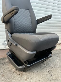 Přední kapitánské sedadlo spolujezdce VW T5.1 - 5