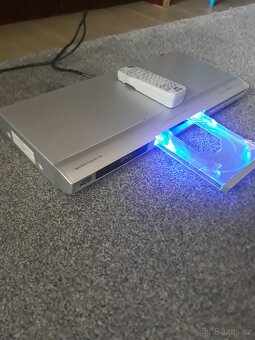 DVD  PŘEHRAVAČ  ZN.  JVC  220  V.  S  OVLADAČEM - 5