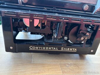 Starožitné psací stroje Continental a Olympia - 5