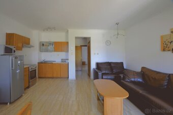 Zařízený apartmán 3+kk s verandou a výhledem na bazén - 5