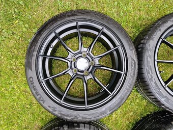Motec MCR2 Ultralight 8Jx17 5x112 s pneu 225/45 r17 - 5