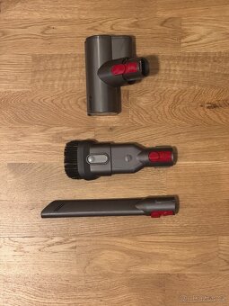 Prodám vysavač Dyson V8 Animal Plus - 5