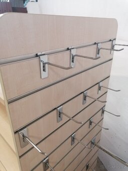 Prodejní 4 straný regál na kolečkách - 5