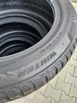 Zimní Pirelli 245/45/18 - 5