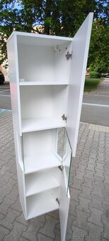 DOVOZ MOŽNÝ vysoká prosklená vitrína závěsná skříňka. Pěkná. - 5