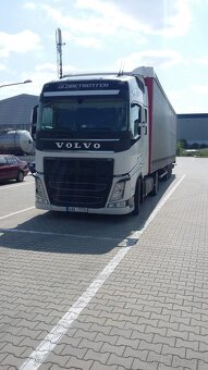 Tahač Volvo a náves Vanhool - 5