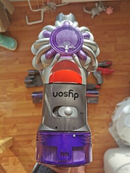 Dyson V8 Absolute použitý se zárukou - 5